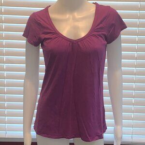 EUC Old Navy Women's Short Sleeve V-Neck Purple Shirt Size Medium